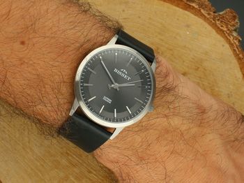 Elegancki zegarek męski Bisset z tytanową kopertą, skórzanym paskiem, mechanizmem RONDA SWISS EOL i szafirowym szkłem. Wodoszczelność 30M, odporny na zachlapania.4.jpg